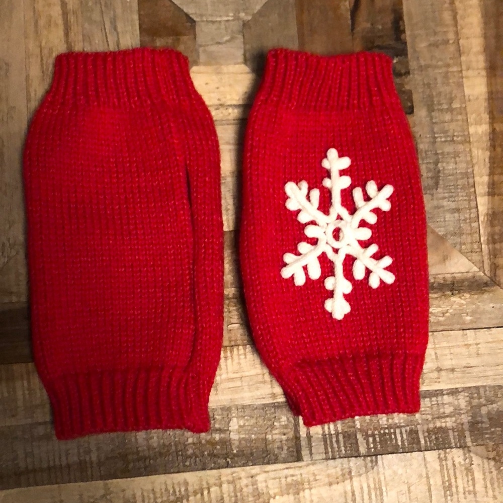 New red, fingerless snowflake gloves